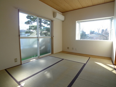 Living and room. Bright Japanese-style room 6 quires two-plane daylight