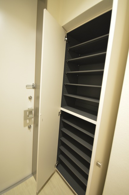 Entrance. Shoes BOx ☆ 