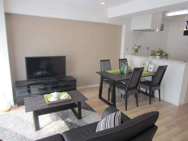 Living. LDK12 tatami South-facing bright rooms