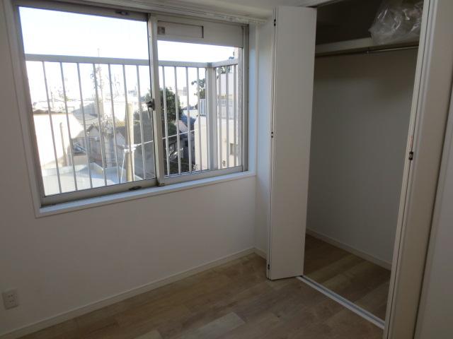 Non-living room. East of Western-style about 4.5 tatami mats with closet