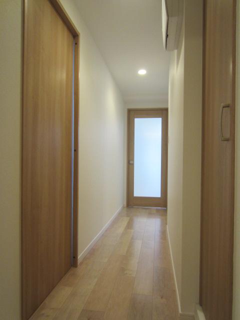 Entrance. Natural taste of the bright entrance