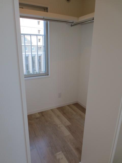 Receipt. Walk-in closet