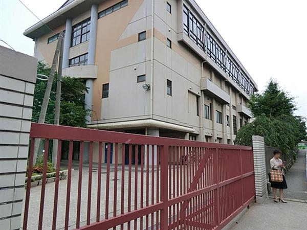 Junior high school. 863m to Ota Tatsuhigashikaba junior high school