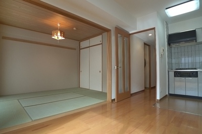 Living and room.  ◆ Spacious living room ◆