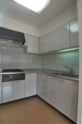 Kitchen.  ◆ L type of system Gasukitchin ◆