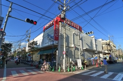 Supermarket. Seiyu 350m until the (super)