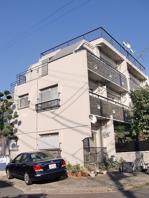 Building appearance. Nestled in a quiet area Sanno!