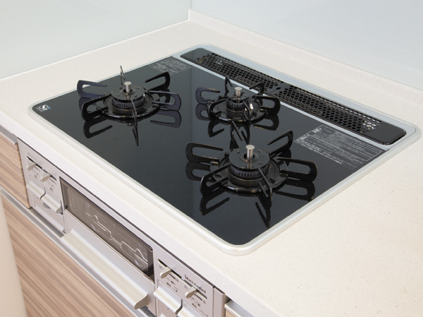 Kitchen.  [Glass top stove] Beautifully to look, Contact is the care of the easy glass top stove. Equipped with a temperature sensor to each of the stove.