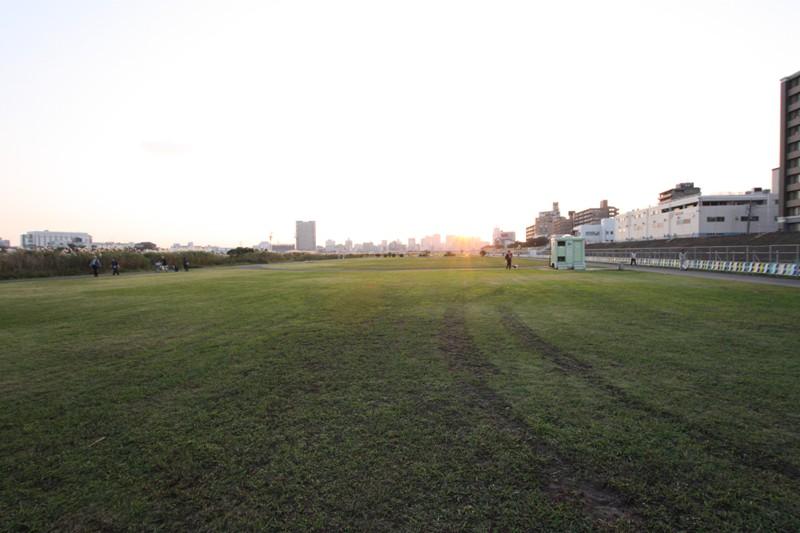 park. 477m to the Tama River Rokugo Bridge green space