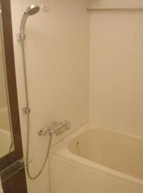 Bath. Reheating ・ Bus with bathroom dryer