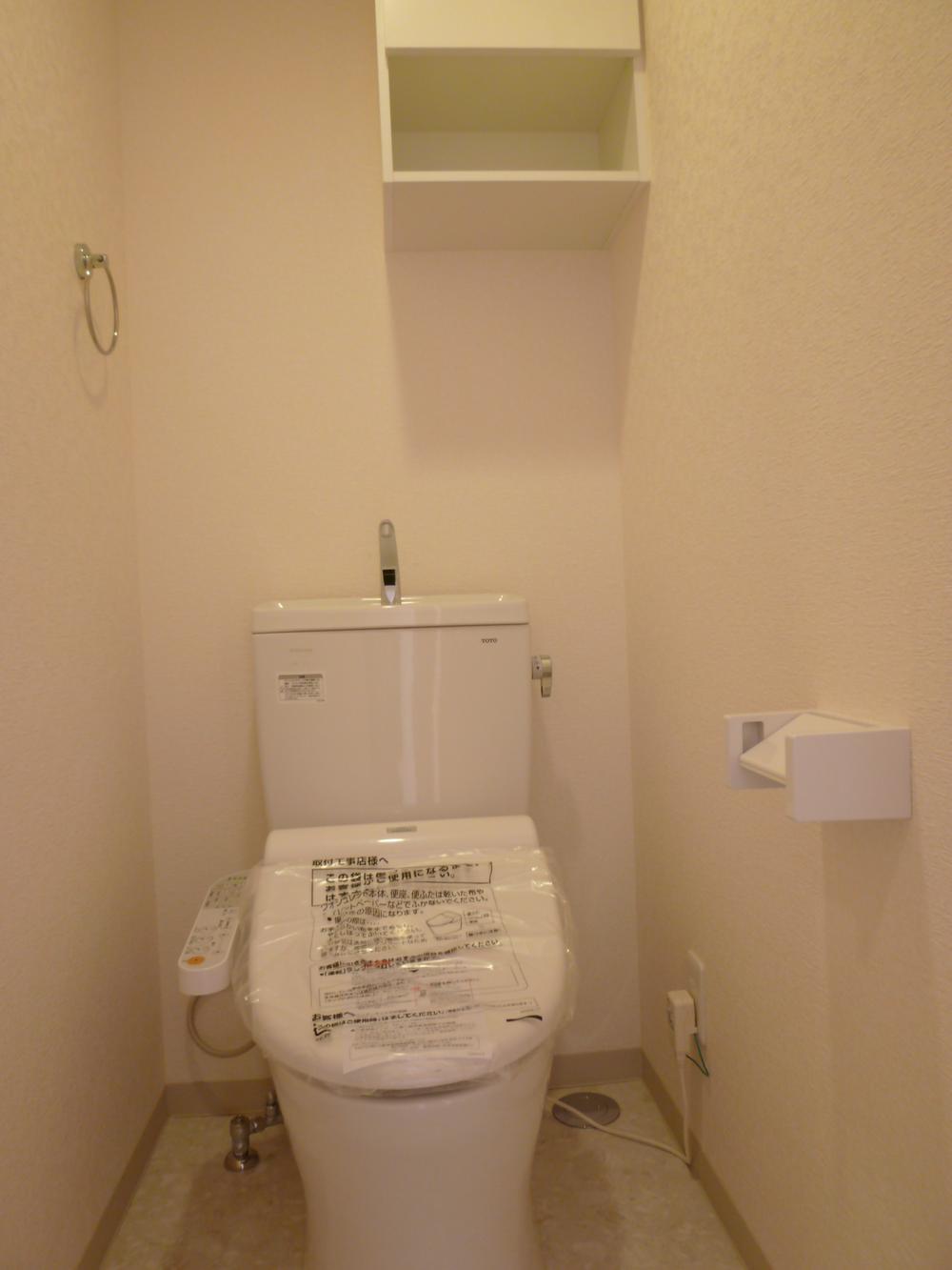 Toilet. With a heated washer