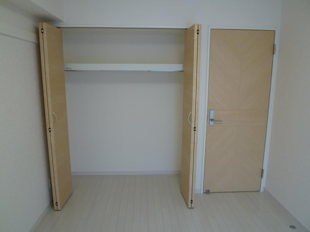 Non-living room. Storage of balcony side Western-style