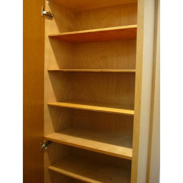 Entrance. Shoebox that many enter