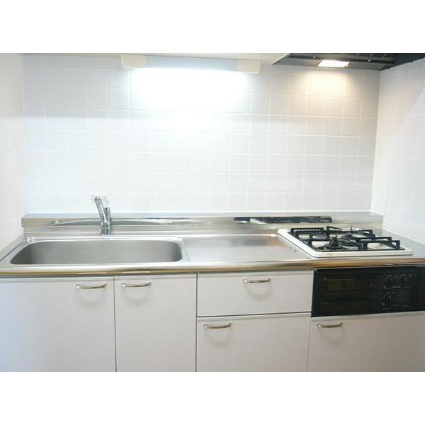 Kitchen. 2-neck is a gas stove