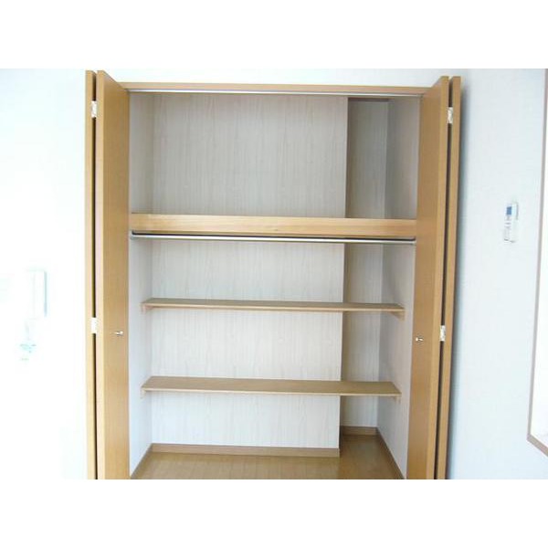 Receipt. Large closet