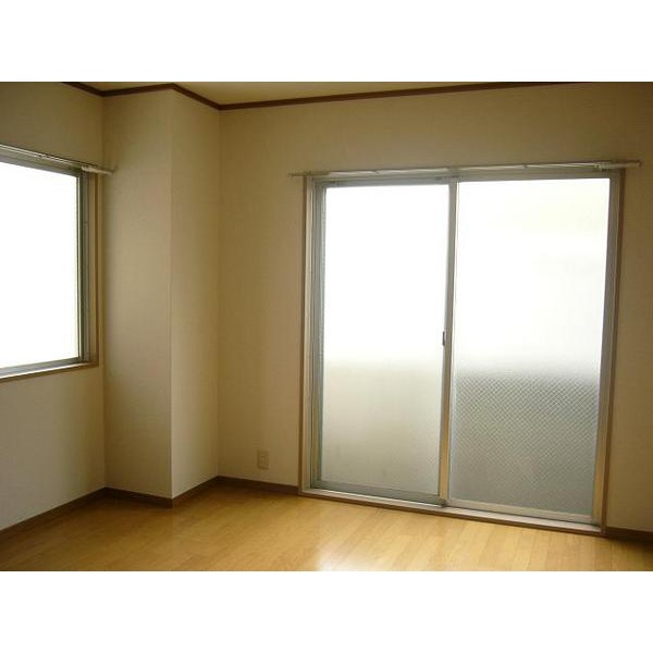 Living and room. Bright in the two-sided lighting ☆