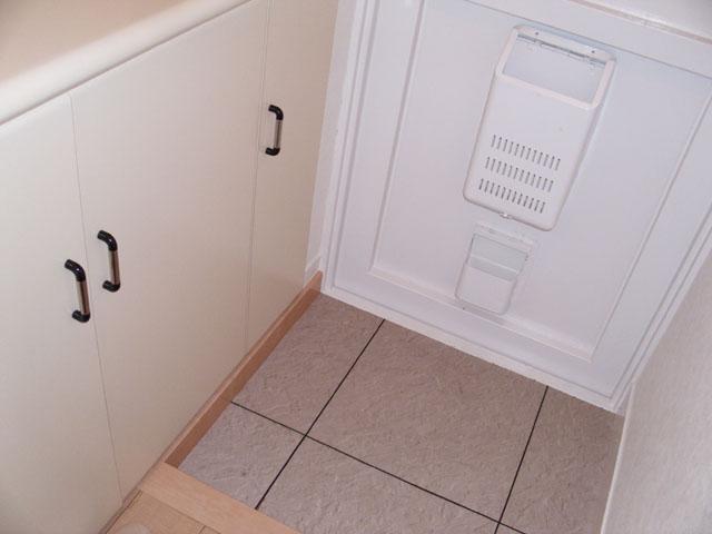 Entrance. Entrance shoe box