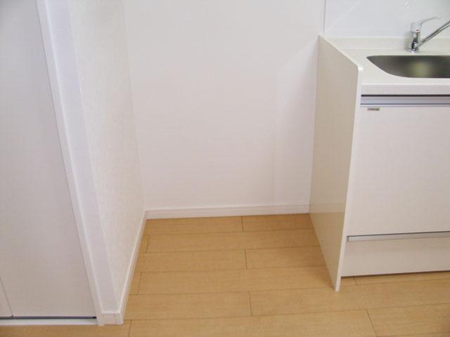 Kitchen. Refrigerator Storage