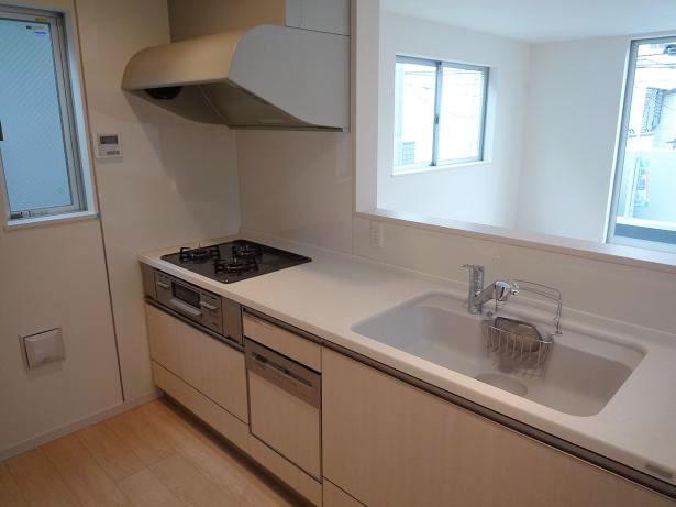 Same specifications photo (kitchen). Face-to-face kitchen same specifications