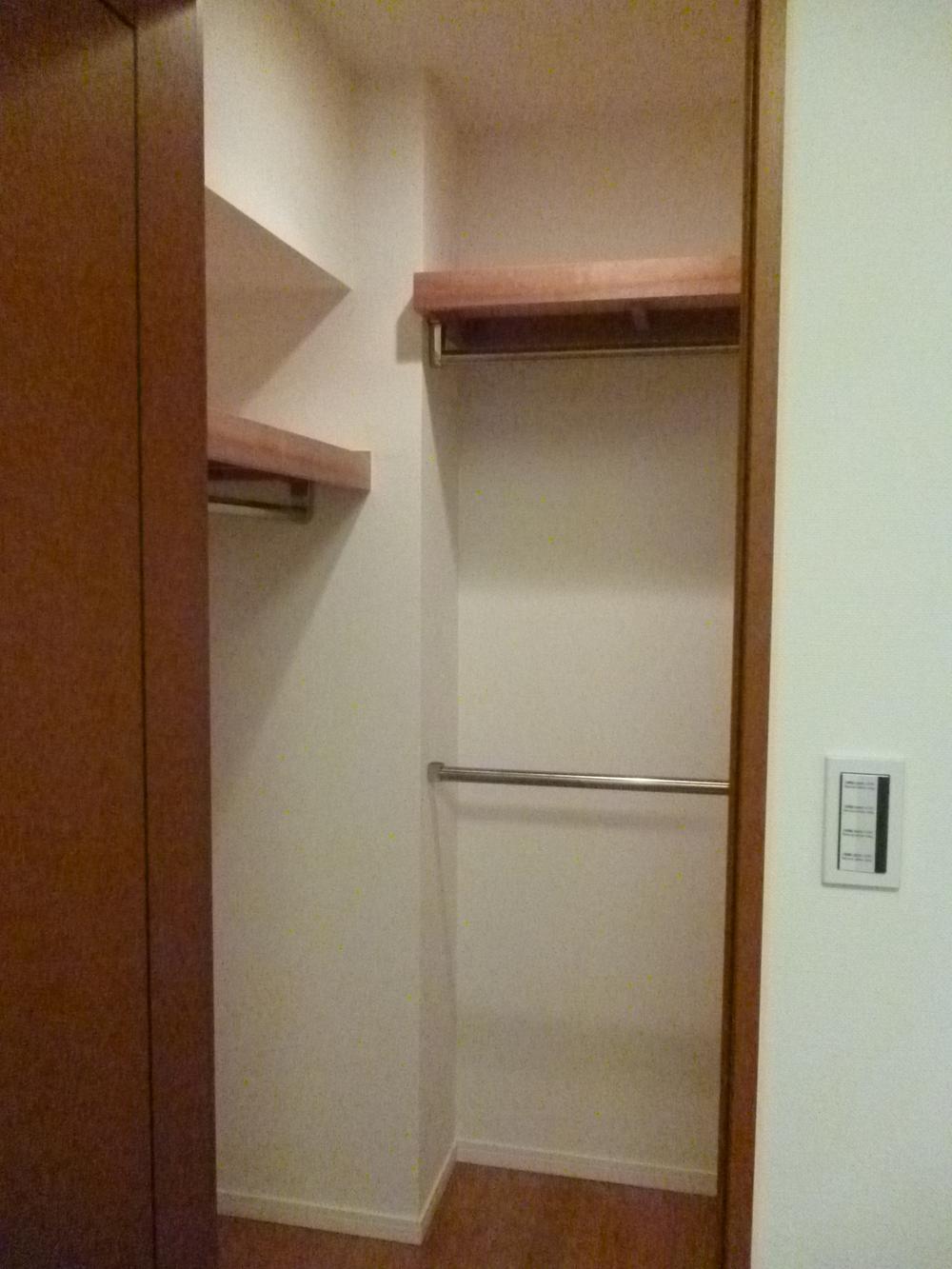 Receipt. Walk-in closet Available