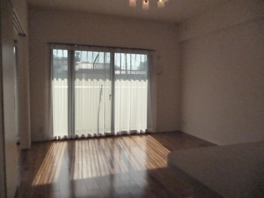 Living. Indoor (12 May 2013) shooting floor Heating Yes