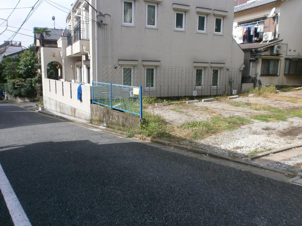 Local photos, including front road. Local (11 May 2013) Shooting