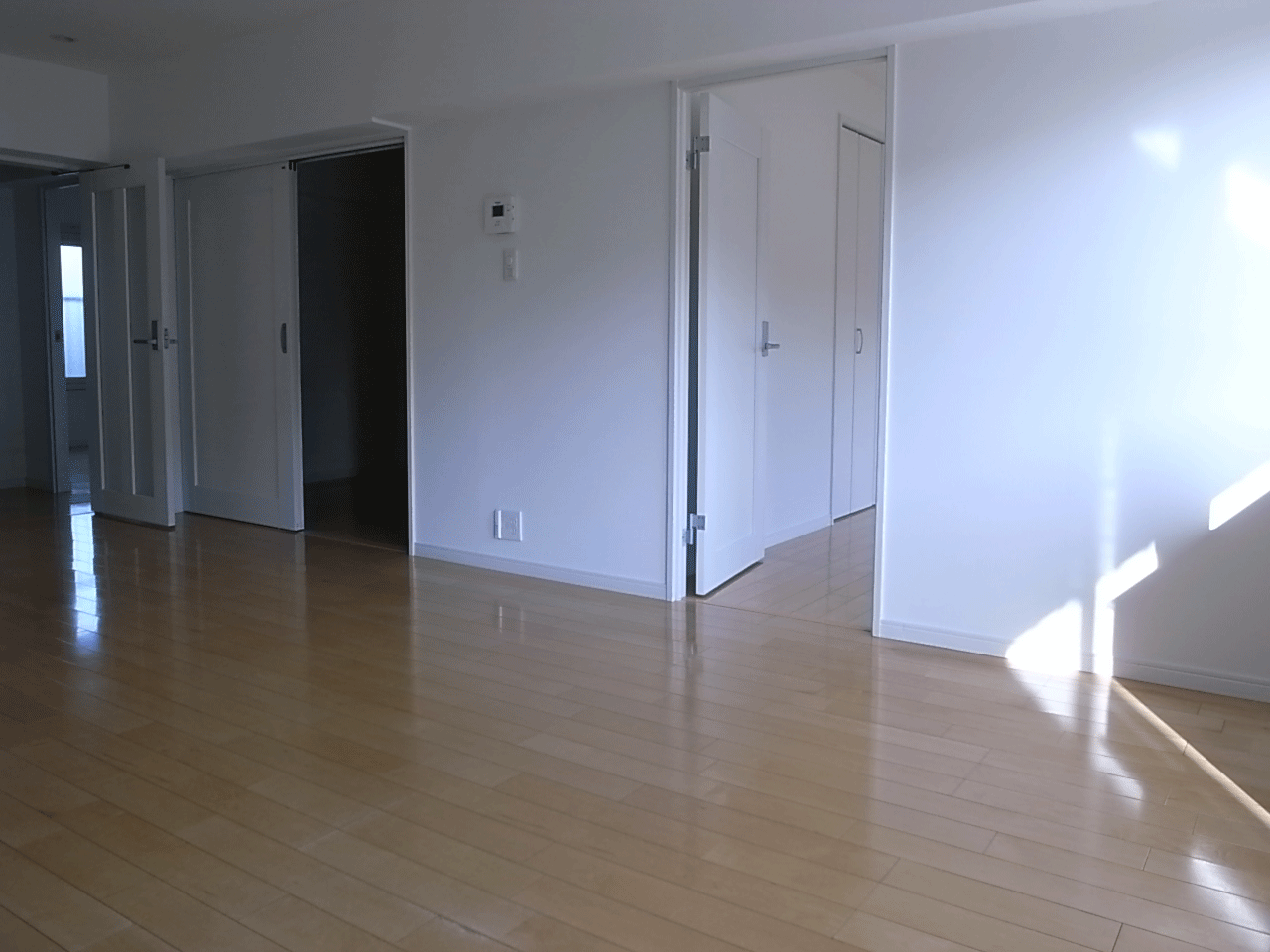 Spacious living room