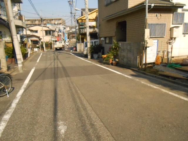 Local photos, including front road. Local (10 May 2013) Shooting