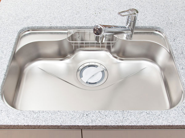 Kitchen.  [Low-noise wide sink] You can wash also summarized cookware, such as a big pot, Also to reduce water splashing sound, It has adopted a low-noise sink of large.