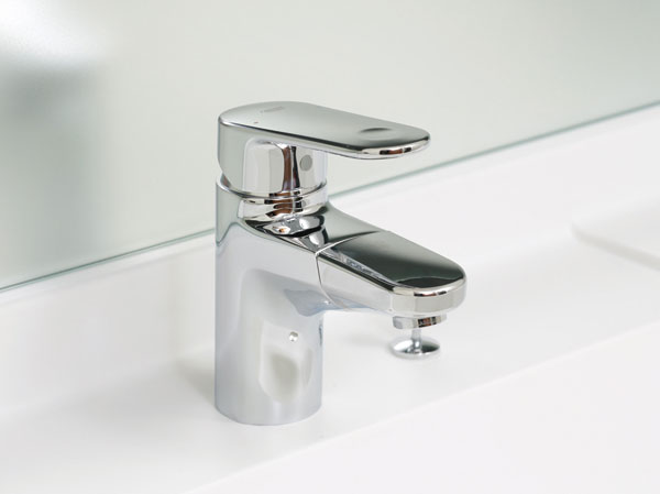 Bathing-wash room.  [Single lever drawer mixing faucet] Mixing faucet with handheld shower function of the pull-out. It is a water faucet that combines convenient functionality and beauty to cleaning of the bowl.