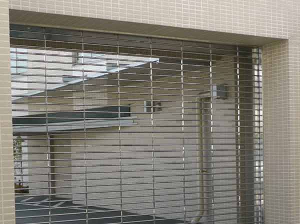 Security.  [Ring shutter] The parking lot entrance, Set up a ring shutter to open and close in the resident-only remote control. Enhance the security of, Protect your precious car. (Same specifications)