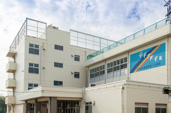 Other. A 4-minute walk of the east Chofu first elementary school (about 300m). This is next to you east Chofu junior high school (about 210m) is also. Also, Mitake kindergarten (about 280m) and Oishi pediatrics clinic are aligned (about 140m), such as to be familiar, Your home is also safe you have a child of infants and school age