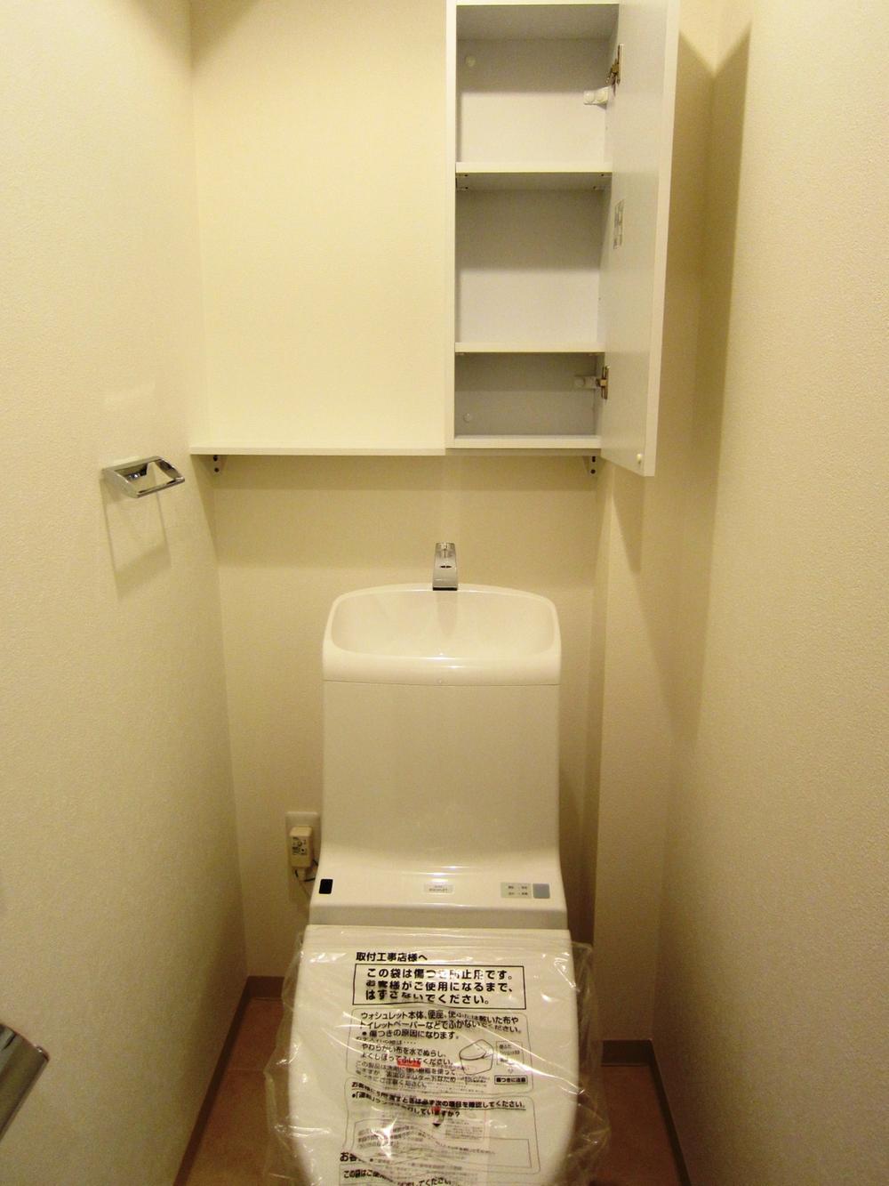 Toilet. Indoor (10 May 2013) Shooting