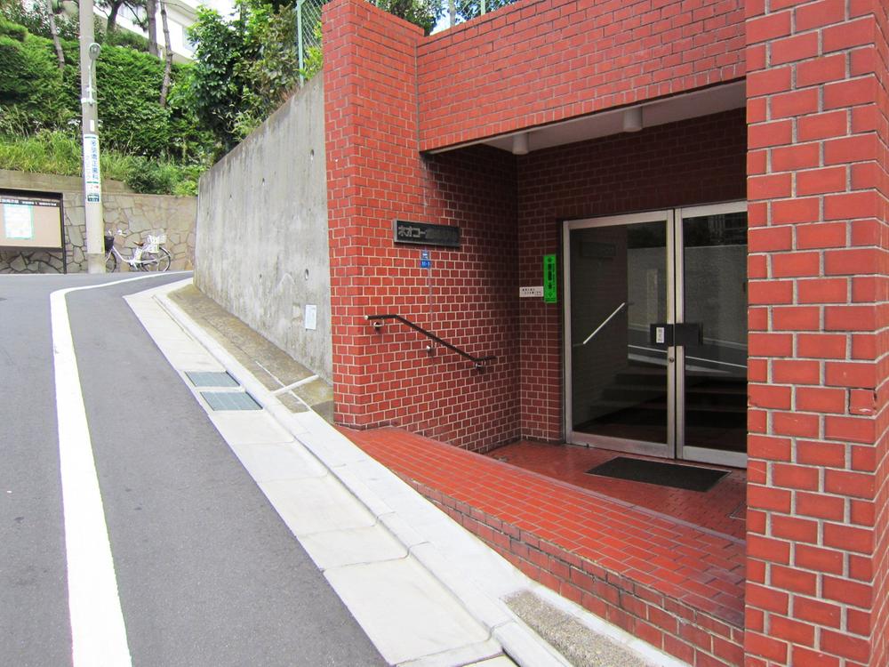 Entrance. Common areas