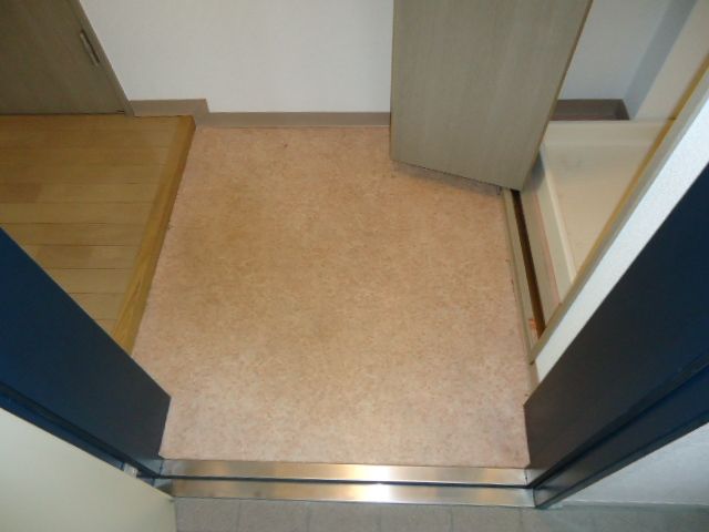 Entrance. Reference is a picture.