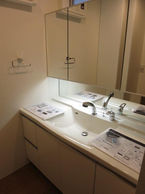 Wash basin, toilet. A Building