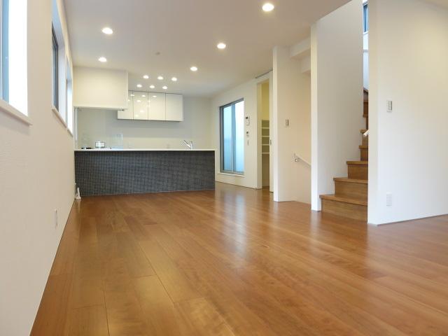 Living. A Building Indoor (11 May 2013) Shooting