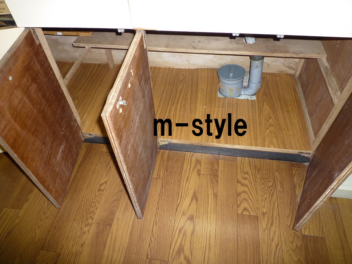 Kitchen. Lower receiving