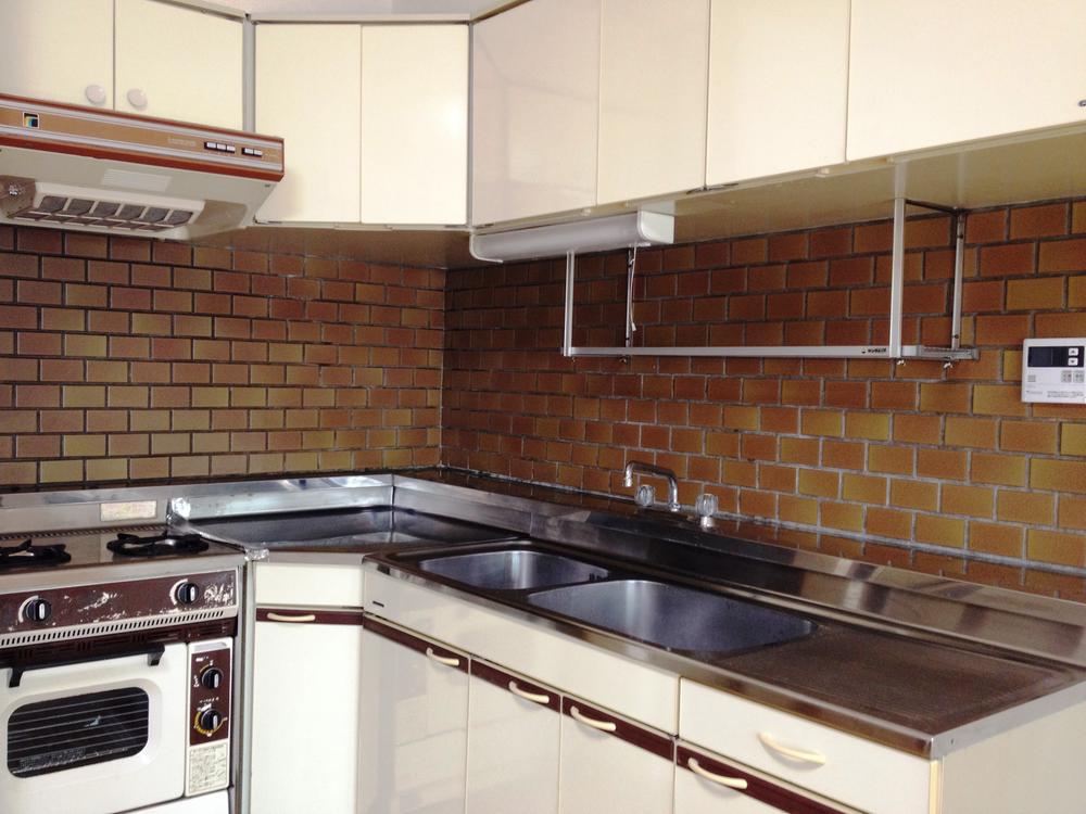 Kitchen. Room (August 2013) Shooting