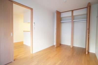 Living and room. 6 Pledge of Western-style