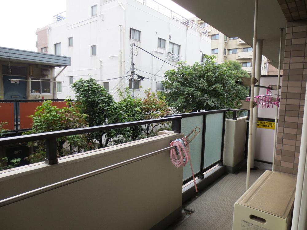 View photos from the dwelling unit. View from the site (October 2013) Shooting