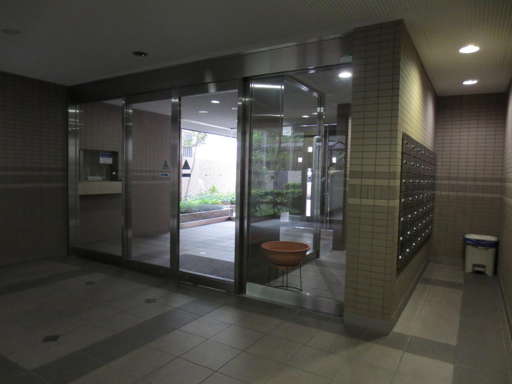 Entrance. With auto lock