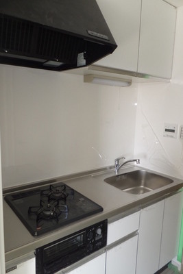 Kitchen. System kitchen (two-burner stove ・ With grill)