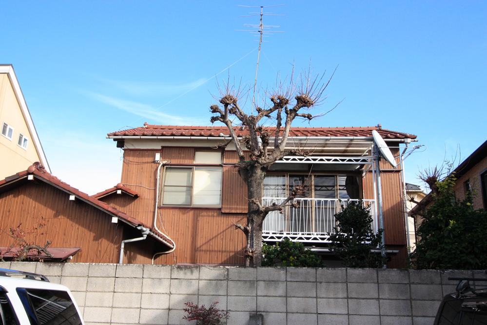 Local land photo. Local (12 May 2012) shooting from the adjacent land Southwest side adjacent land because of the parking lot, Good per yang. 