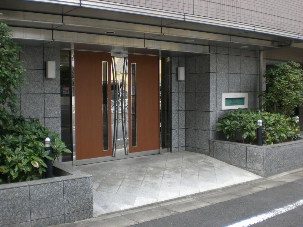 Entrance. Common areas