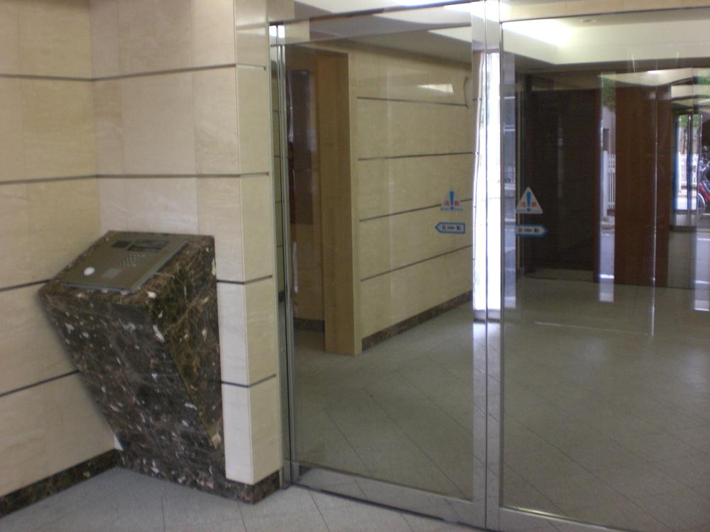 Entrance. Common areas