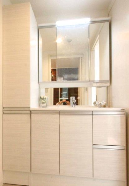 Wash basin, toilet. Same specifications