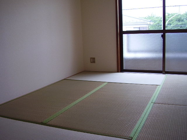 Living and room. Separate reference photograph