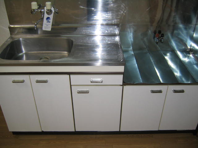 Kitchen. Separate reference photograph