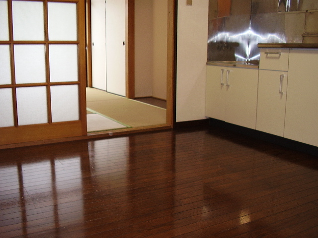 Living and room. Separate reference photograph